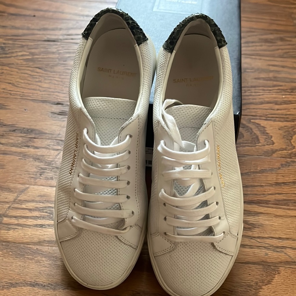 Sneakers Saint Laurent almost new worn three times.